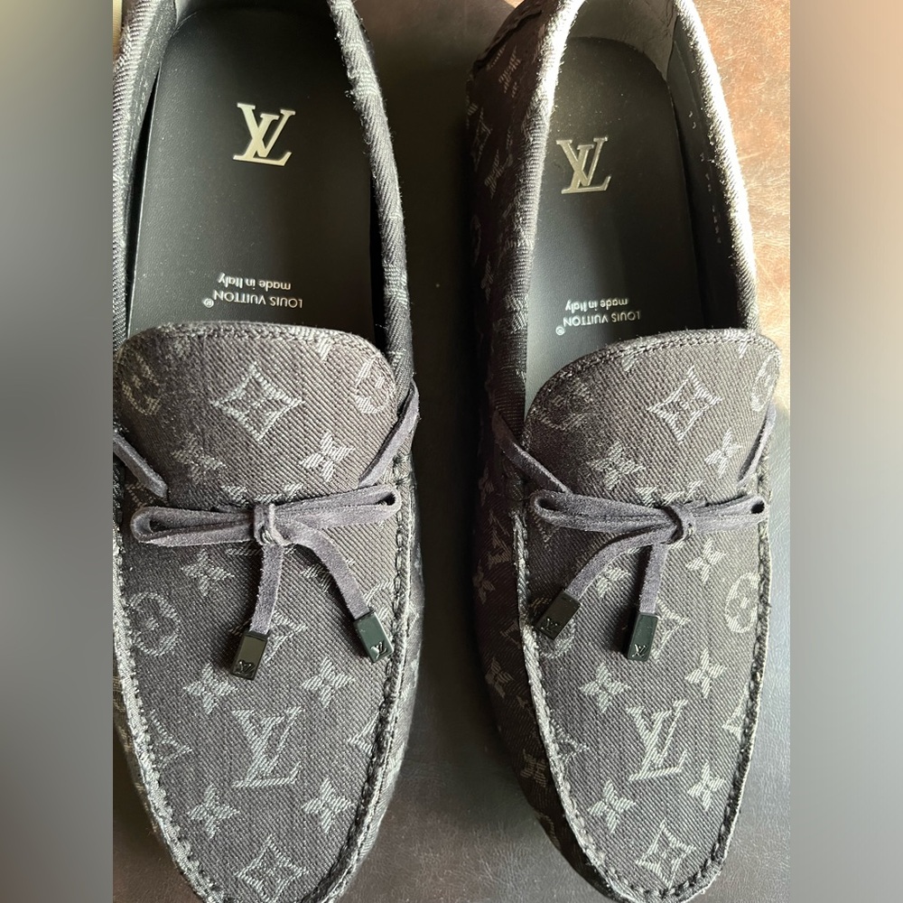 100%%%% AUTH******Louis Vuitton men’s loafers size 11 new with felts